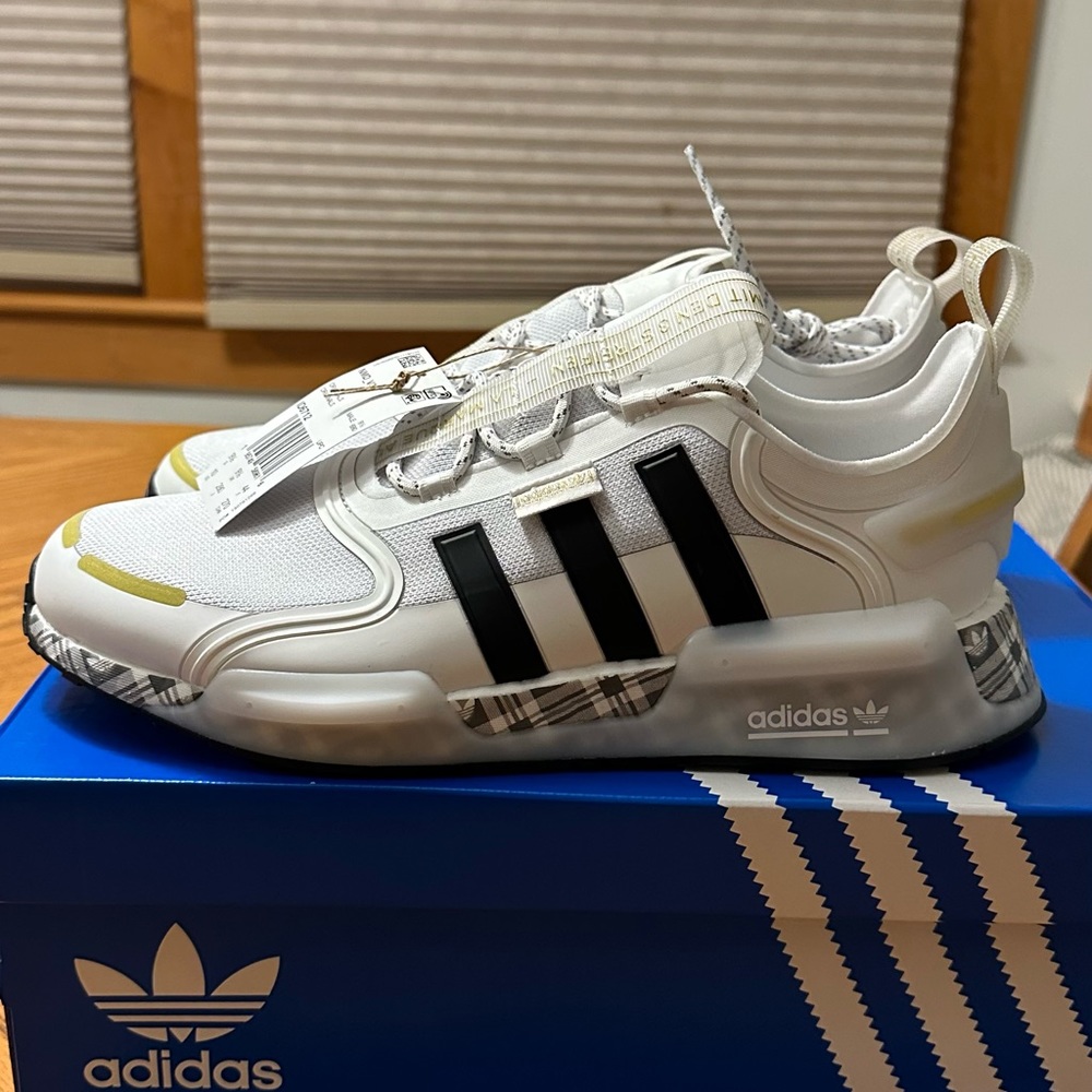 New with Box Adidas NMD V3 White Gold Plaid Size 10 Men